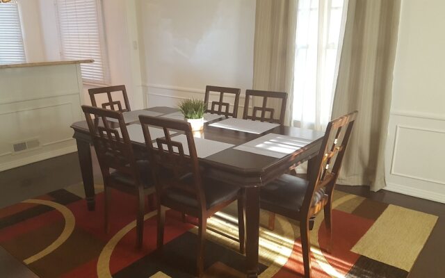 Great 2 Floor house in Beverly-wood