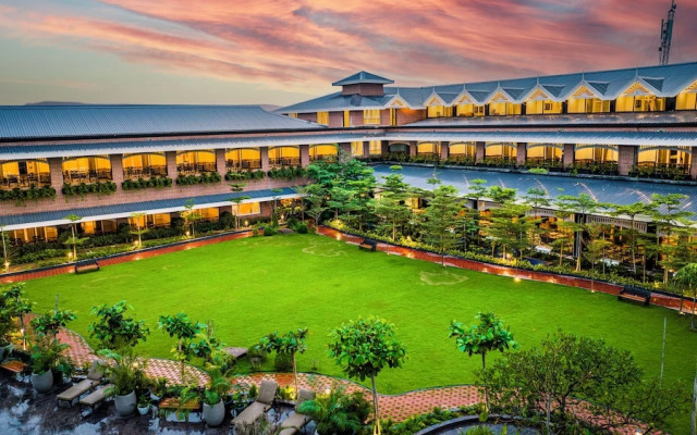 Mayfair Oasis Resort & Convention