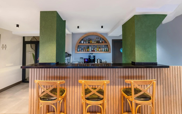 Echinus Lara Hotel