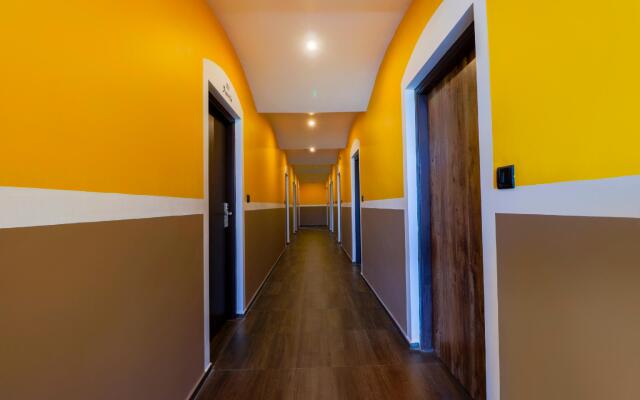 OYO 79538 Le Bliss Hotels Near Rock Beach