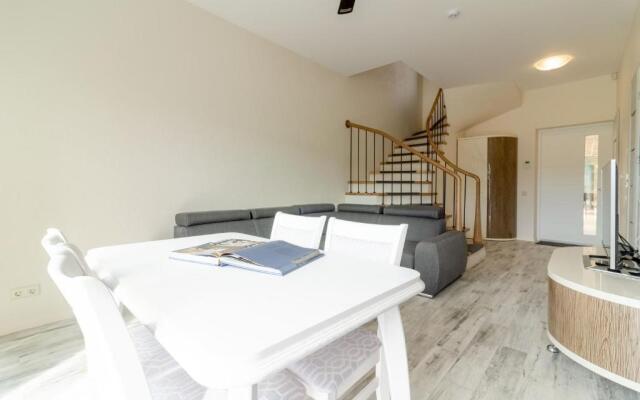 Green Acres Apartment, By cohost