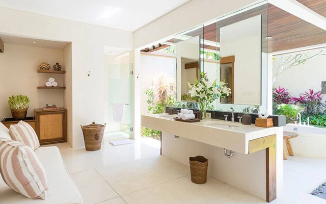 Fantastic 5 Bedroom Holiday Villa In Bali