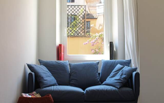 Trevi Fountain 2BR Apartment