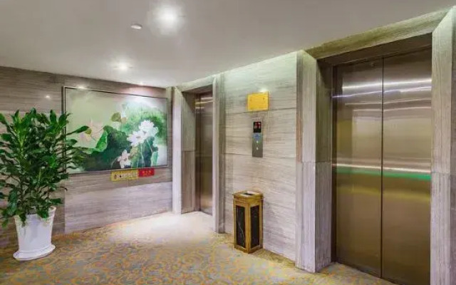 Chongqing Plaza Hotel
