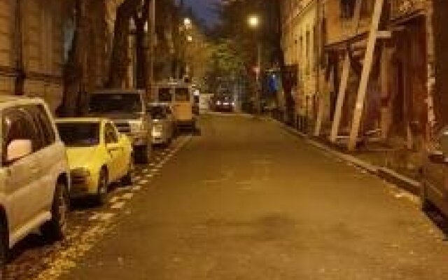 2 BR Dream House Near Liberty Square