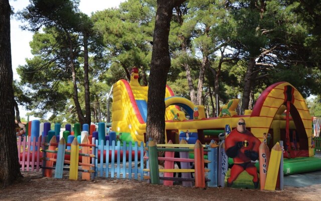 Carefully Furnished Bungalow with 2 Bathrooms, 7km From Pula