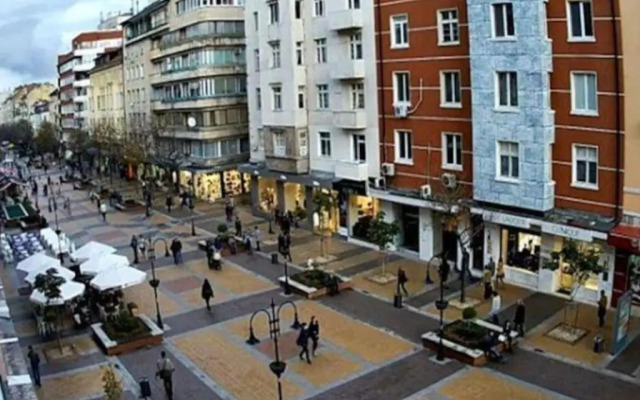 Top Center Apartment 2