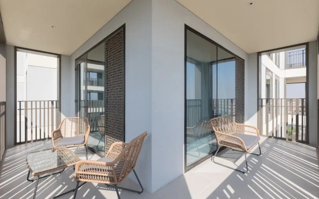 Creek Beach Roomy 3BR with terrace