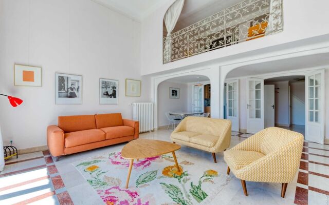 Stylish Apartement In Historical Residence