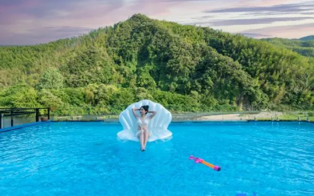 Gouhuo Shanzhuang Xipan Xingkong Yongchi Family Vacation Homestay (Yueliangwan Jingqu)