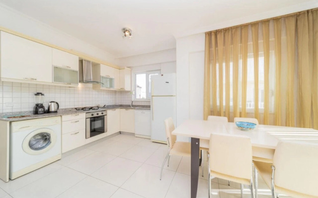 Vibrant Flat with Shared Pool in Belek
