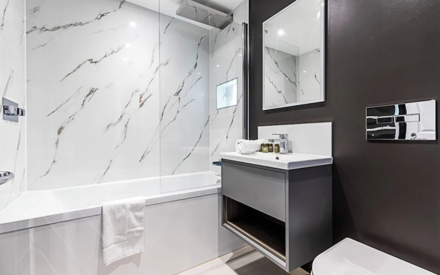 Luxurious 3 Bed Flat With Patio and Garden