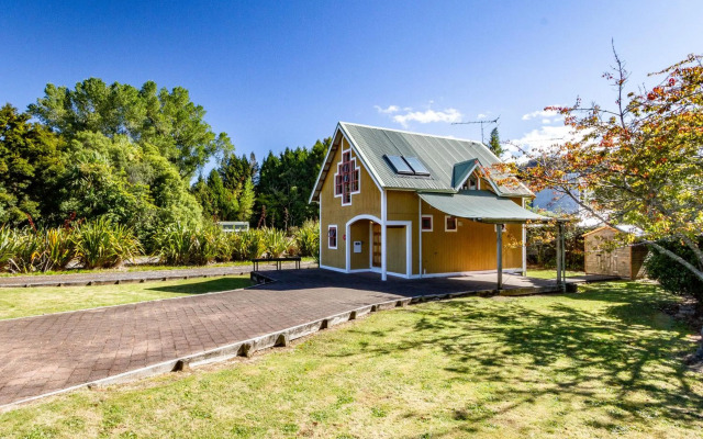 The Gingerbread House with Spa - Ohakune Holiday Home