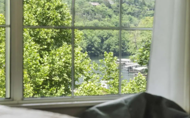 Lakeside Bliss Retreat 2 BDR