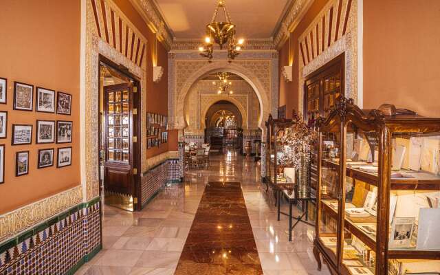 Alhambra Palace Hotel