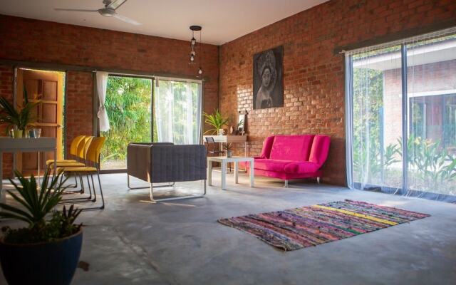 Rouhi Retreats By Doulos