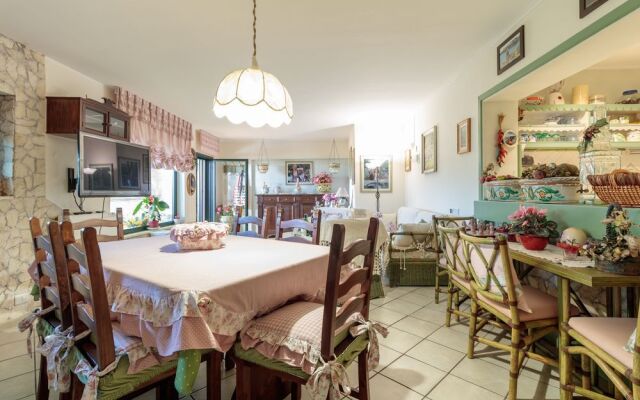 Collina House