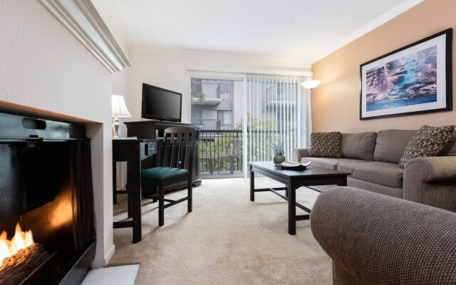 Oakwood Toluca Hills