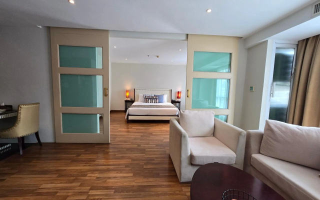 Отель The Bless Hotel and Residence