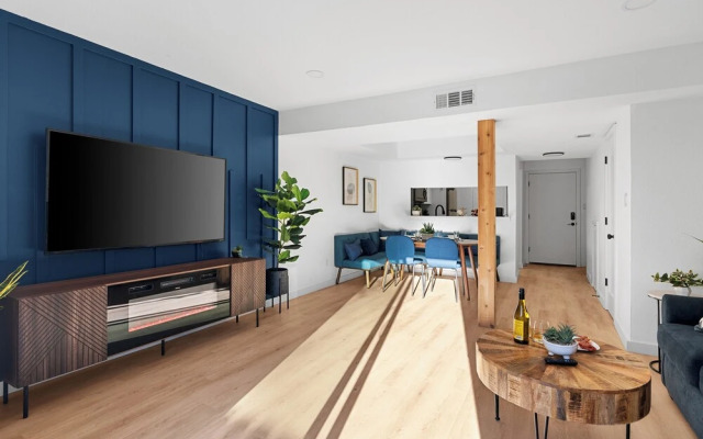 MCM Condo Near DT SoCo Pet Friendly