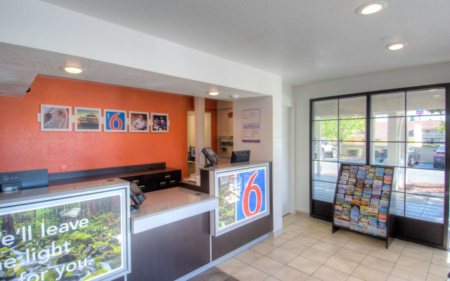 Motel 6 Redding, CA - South
