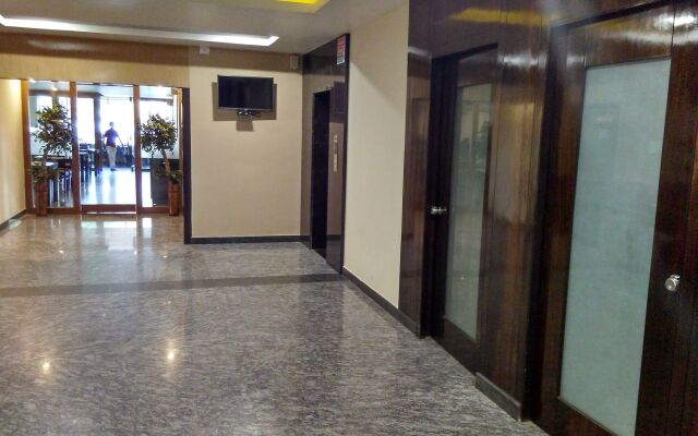 Hotel Raj Vista - Suites & Convention