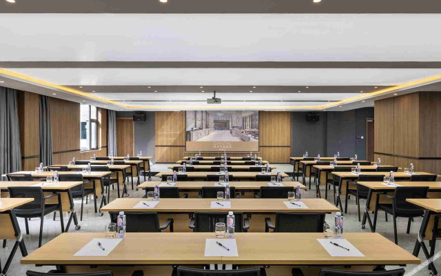 Orange Hotel  (Shanghai Hongqiao Railway Station Store)