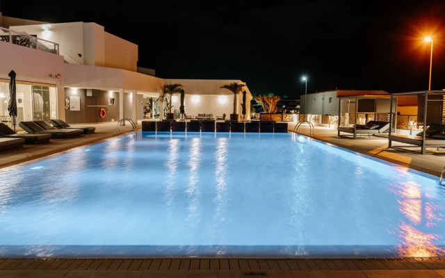 R2 Higos Beach Apartments