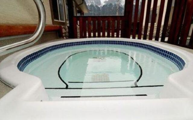 Banff Boundary Lodge