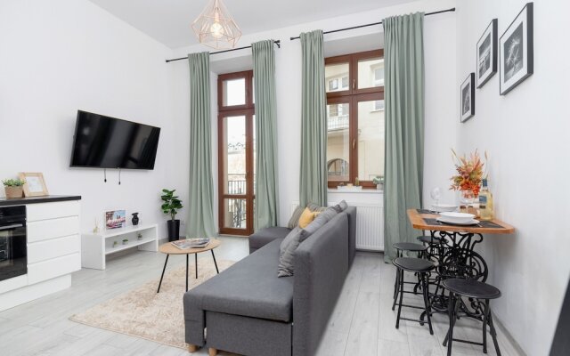 Ground Floor Studio in Cracow by Renters