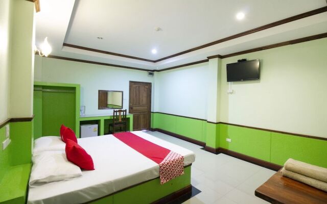 OYO 75334 Train Hotel