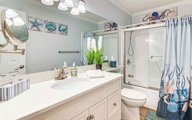 On-the-beach Escape: Oceanfront in Surfside!