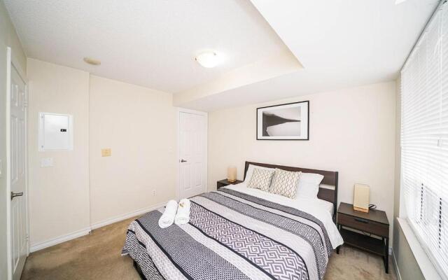 Sarkar Suites - 330 Burnhamthorpe Road