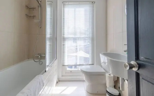 Stylish 2 Bedroom Home in Islington With Garden
