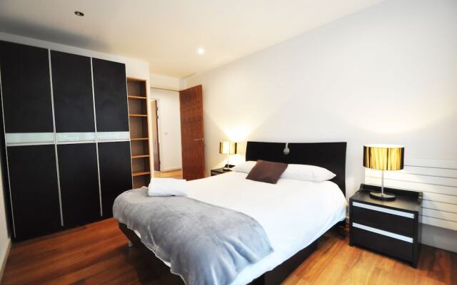 Modern Apartment in Old Street