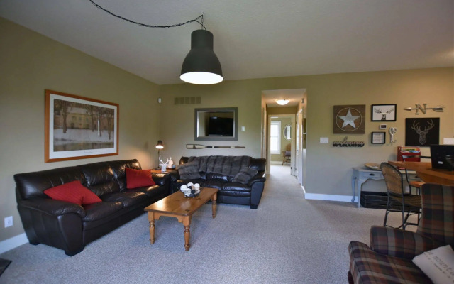 The Lodges at Blue Mountain - Historic Snowbridge Condos