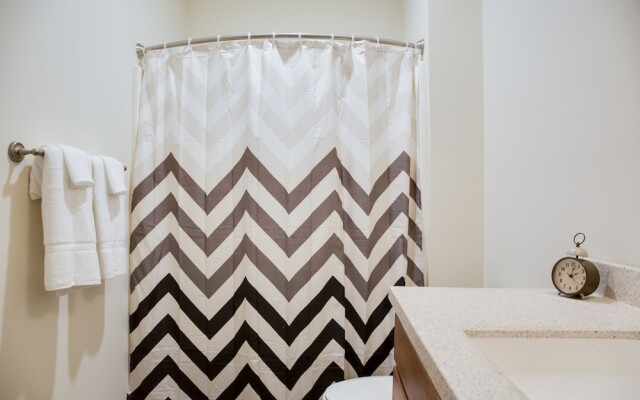 Plaza Midwood 1 and 2 BR Apts with Parking by Frontdesk