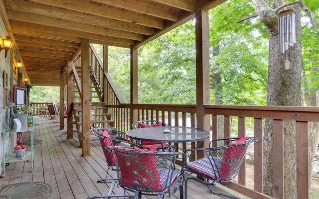Riverfront Couple's Retreat in Smoky Mountains!