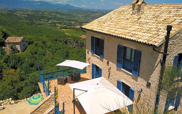 La casa dalle finestre blu