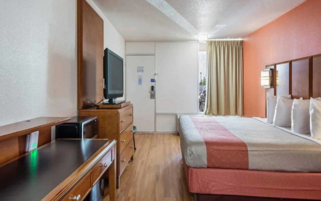 Motel 6 Van Buren, AR