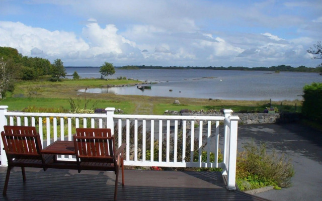 The Waterfront House Country Home