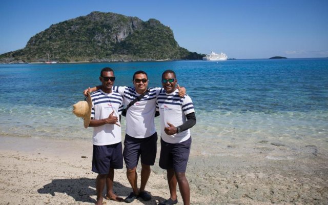 Captain Cook Cruises Fiji - Reef Endeavour
