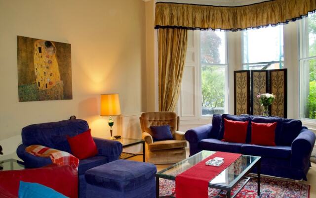Central 2 Bedroom Home In Edinburgh