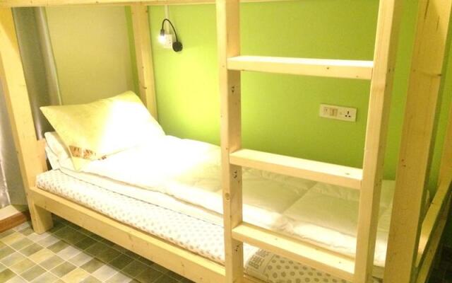 Rainbow Youth Inn (Xi'an Bell and Drum Tower City Wall branch)