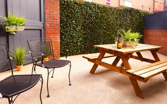 Beautifully furnished 4-bed townhouse on South Cliff
