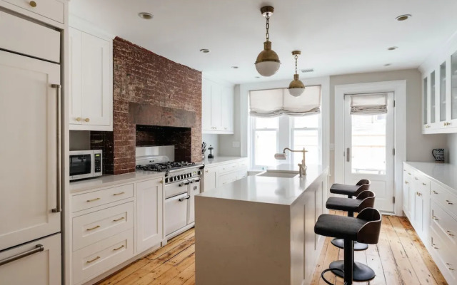 6 Bedroom Townhome Near NYC