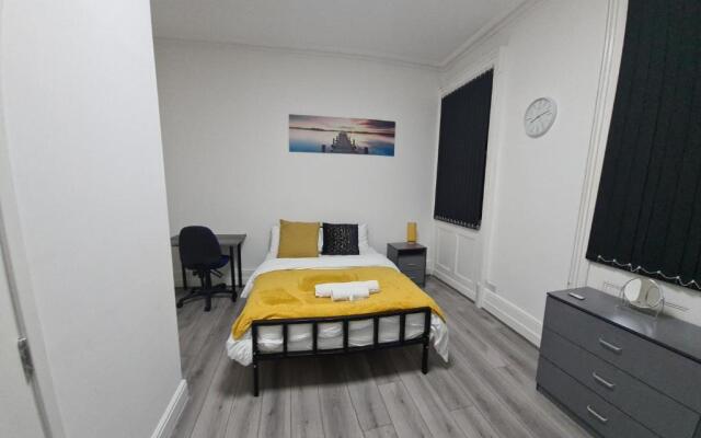 West Street 3-Bed 3-Ensuite Apartment Leicester