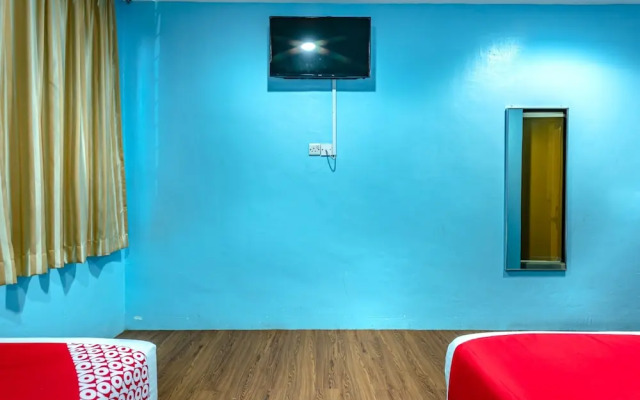 Mostyn Hotel by Oyo Rooms