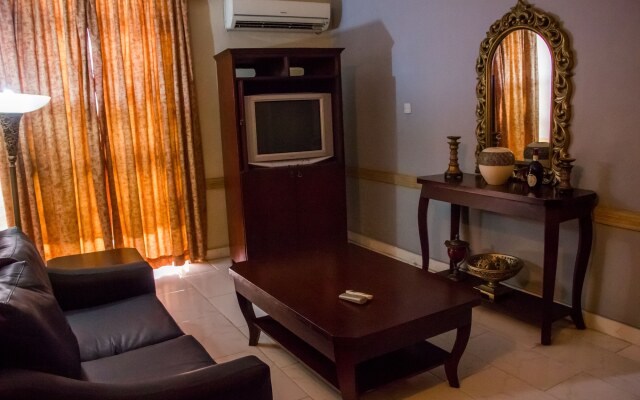 Dees Hotels, Apartments and Suites