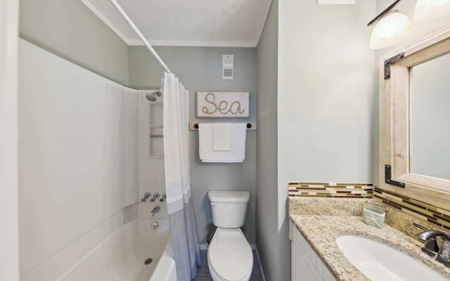 Resort Bungalow Private Boardwalk to the Ocean!